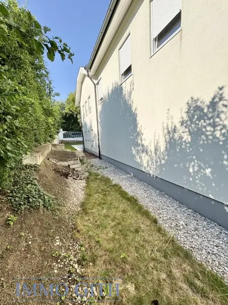 GROSSZÜGIGE DOPPELHAUSHÄLFTE IN GRÜNRUHELAGE MIT WIENBLICK IN MARIA ENZERSDORF ZU MIETEN!