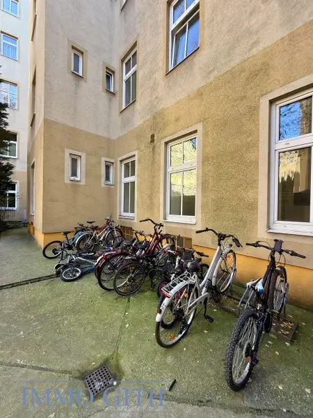 HELL, GEMÜTLICH & GUT VERMIETET – GEPFLEGTE 2-ZIMMER-WOHNUNG MIT BALKON IN SIMMERING ZU KAUFEN!