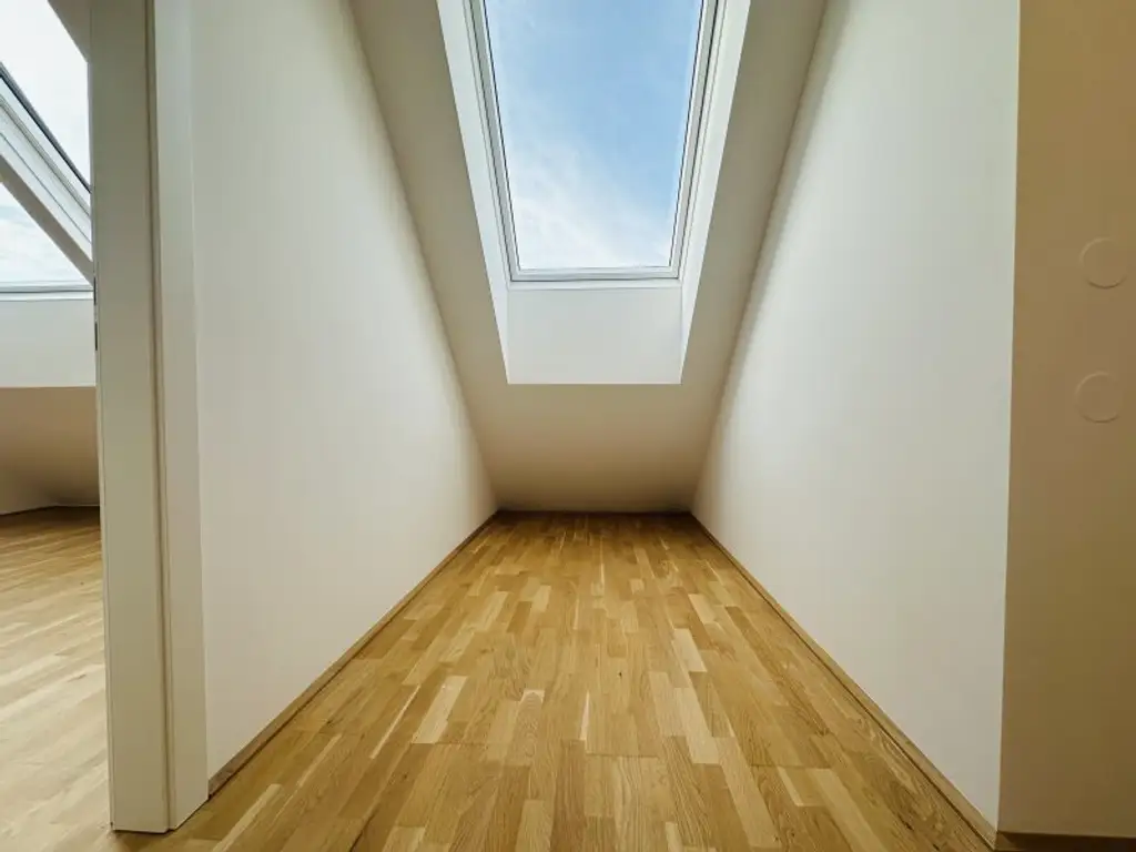 AB SOFORT BEZIEHBAR!! Traumhafte Dachgeschosswohnung inkl. sehr großer Terrasse! Tolle Anbindung - U1 Kagranerplatz!!