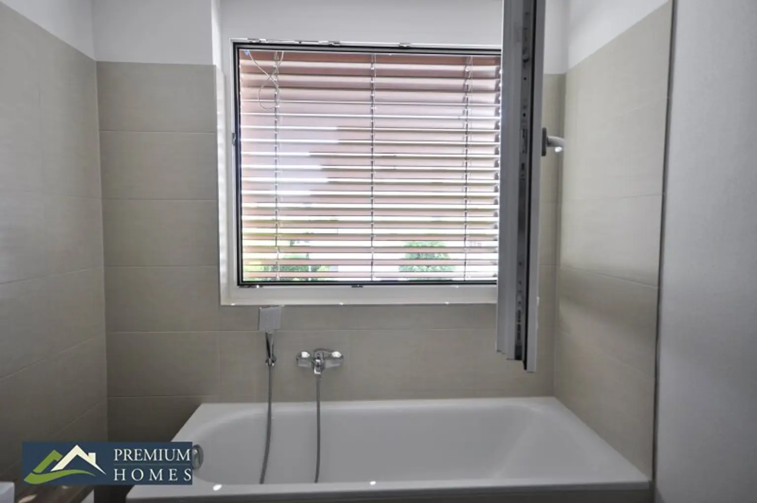 Kundl - Eigentumswohnung - Badewanne