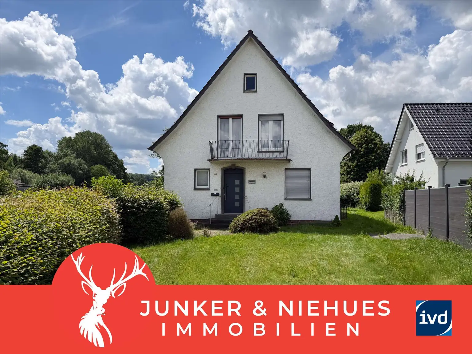 Großzügiges Zweifamilienhaus mit Garten in begehrter Randlage von Oerlinghausen
