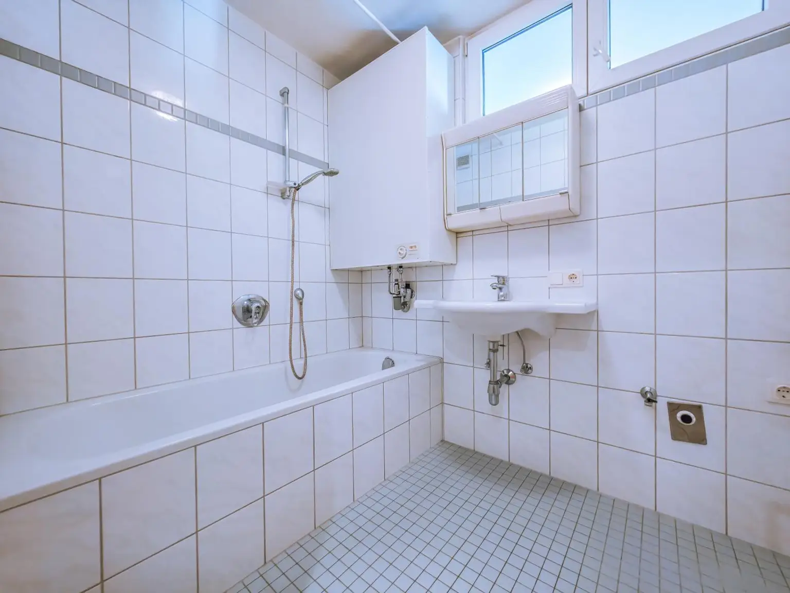 Gepflegte 2-Zimmer-Wohnung mit herrlichem Balkon in Aussichtslage in Fiecht!