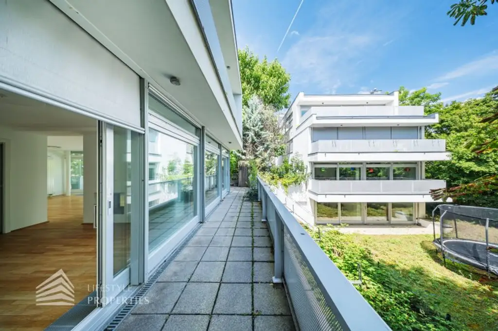 Wunderschöne 4 - Zimmer Wohnung mit Terrasse und 2 Balkonen