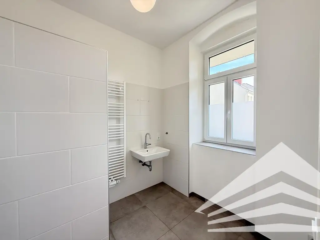 107 m² Altbauwohnung mit großer Loggia in der Innenstadt! TG-Platz verfügbar!
