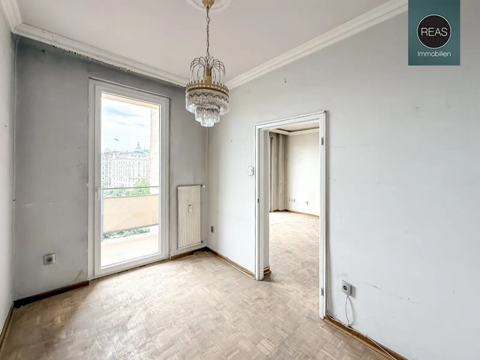 Wohnungspaket in Top-Innenstadtlage! 2 nebeneinander liegende Wohnungen mit 2 Loggien, neuen Fenstern und unverbautem Traumblick!