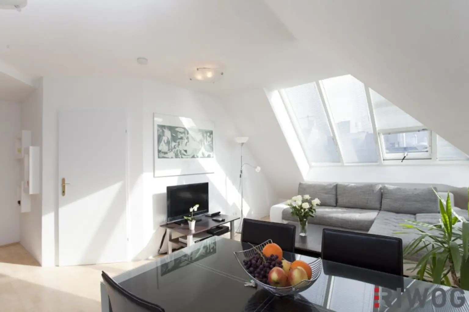 vollmöblierte Dachgeschosswohnung im Altbau *** 3 Gehminuten zum AKH Wien bzw zur Alser Straße