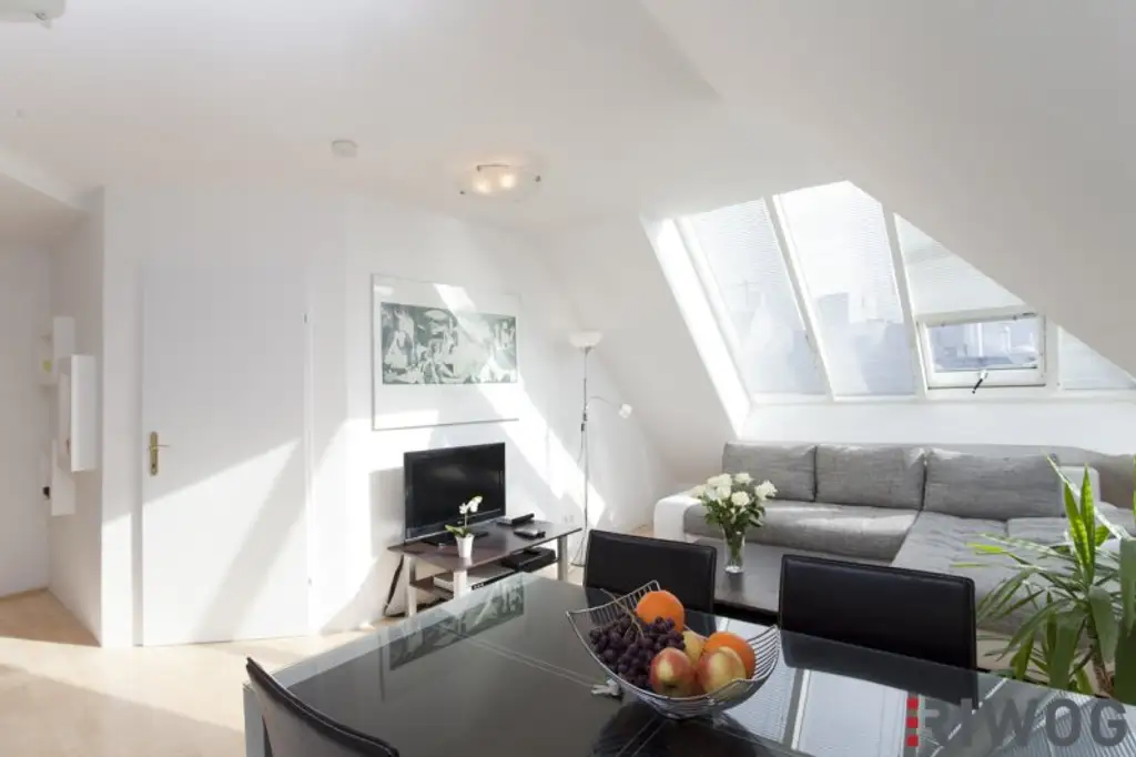 vollmöblierte Dachgeschosswohnung im Altbau *** 3 Gehminuten zum AKH Wien bzw zur Alser Straße