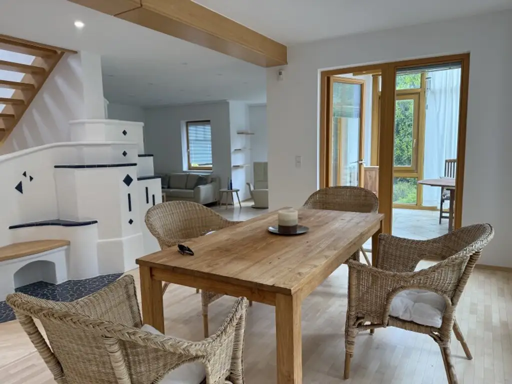Möbliertes Einfamilienhaus mit Garten, Pool und Sauna