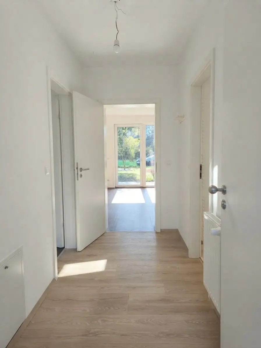 Charmantes Reihenhaus mit Gartenidylle und Terrasse und Parkplatz