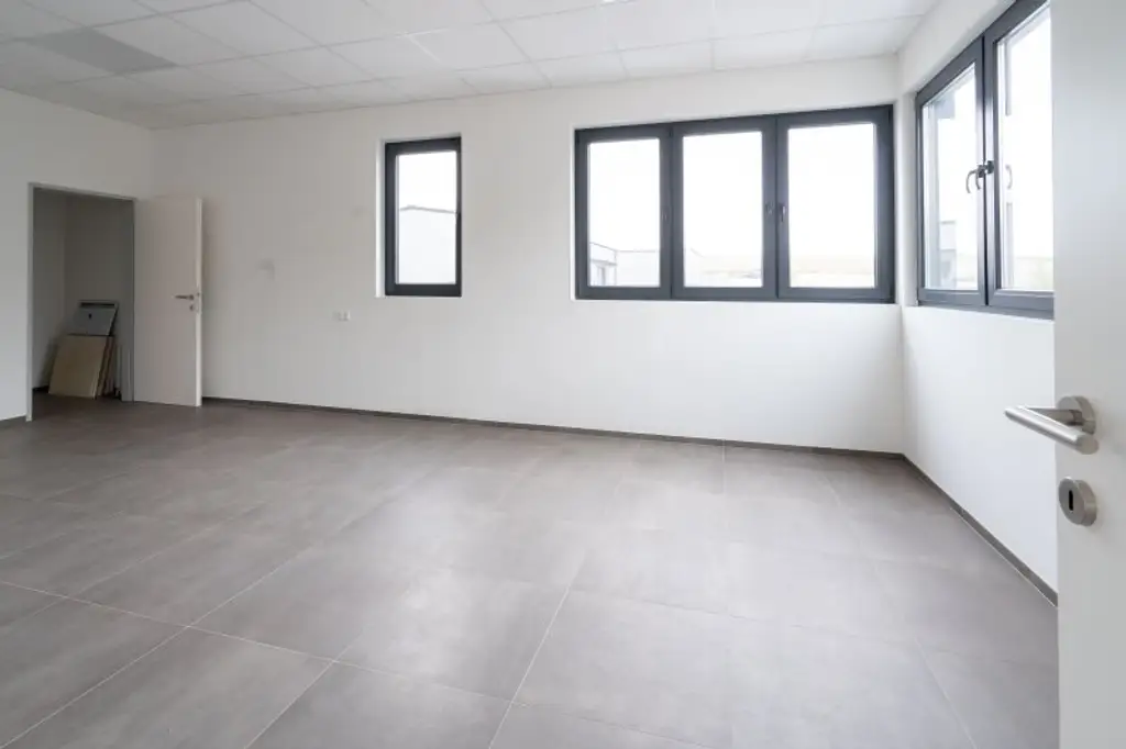 Gewerbeobjekt TOP 1 mit Werkstatt und Büros in Buchkirchen zu kaufen!