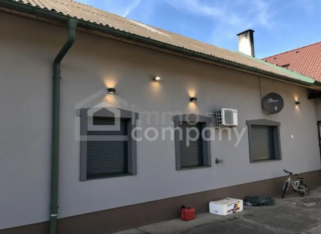 Viel Raum ! Viel Fläche ! Viel Freiheit ! 2 Wohneinheiten, Garagen, Halle, Garten, ...