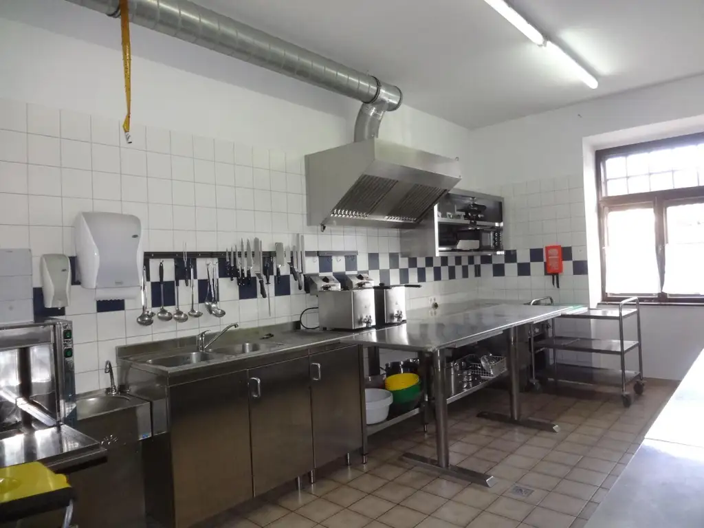KLEINES GEMÜTLICHES GASTHAUS, HEURIGENSTÜBERL MIT HISTORISCHEM FLAIR!