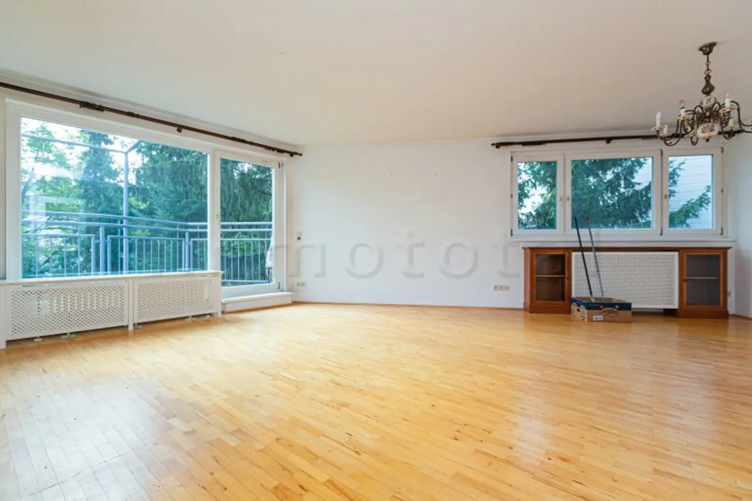 Dornbach - Pointengasse: Großzügige Terrassenwohnung mit unverbaubarem Grünblick