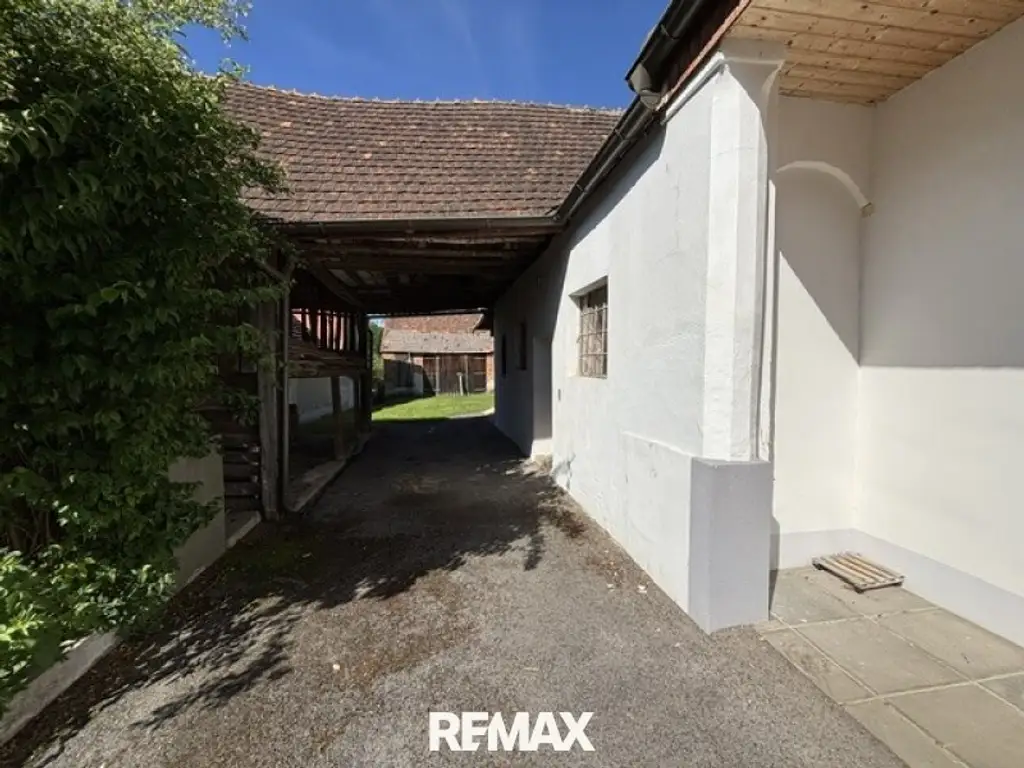 Top sanierter Langstreckhof mit großzügigen Nebengebäuden!