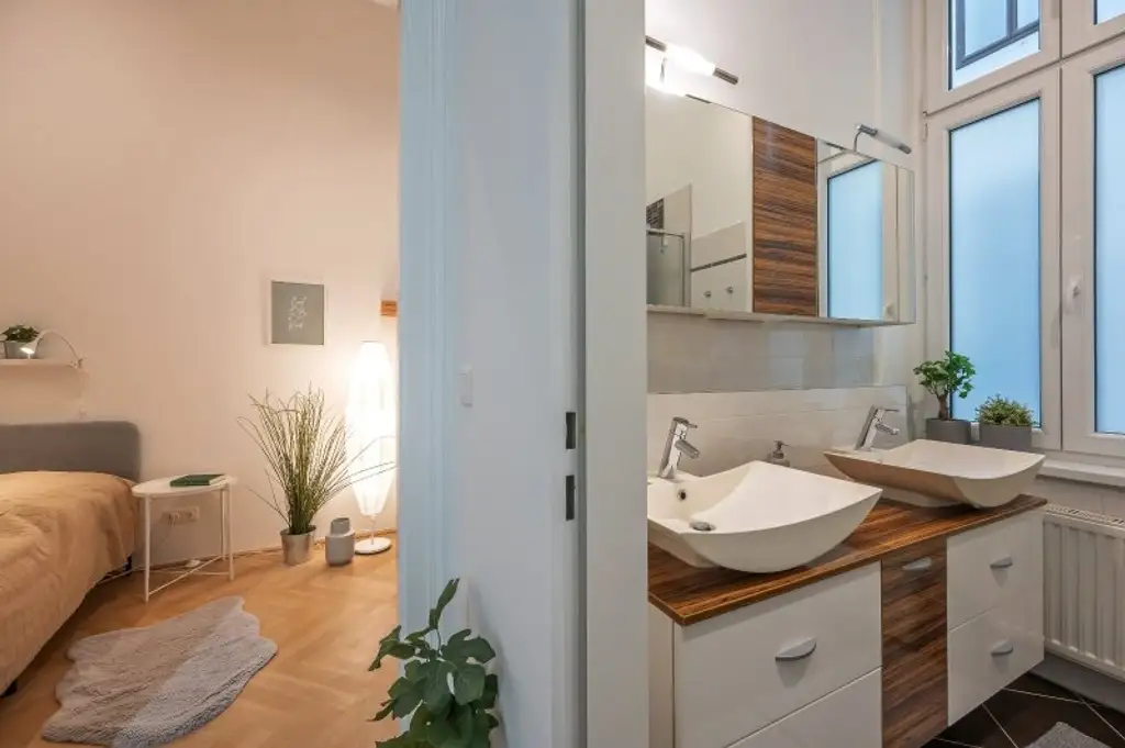 Altbau-Cityapartment komplett hofseitig & ruhig – sofort bezugsfertig | 3 Zimmer