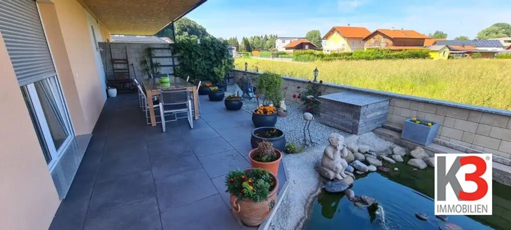 K3 präsentiert Wohnung mit Pool, Teich, Einliegerwohnung und Doppelcarport in absoluter Ruhelage