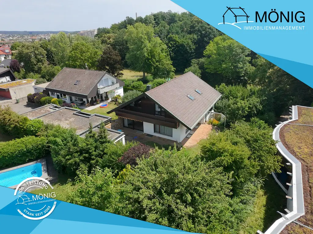 Wunderschönes Einfamilienhaus mit Einliegerwohnung, Garage, Stellplatz u. großem Garten in Böblingen