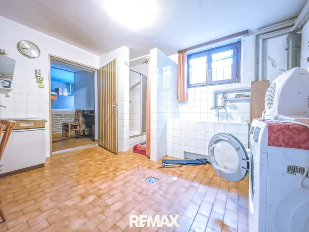 Großzügiges Einfamilienhaus mit vielseitigen Nutzungsmöglichkeiten in sonniger Lage von Oberperfuss!