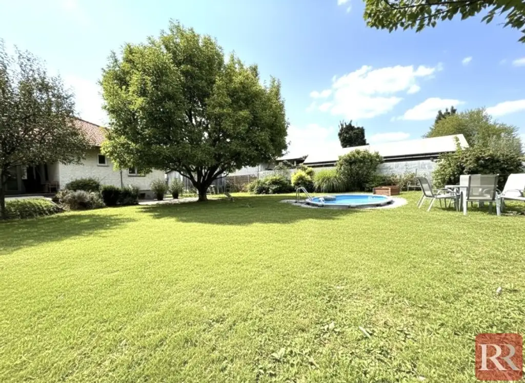 Bungalow auf großem, sonnigem Grund