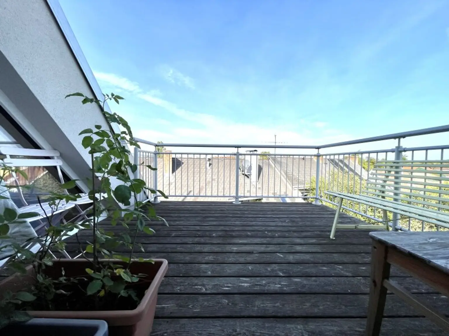 ***RARITÄT - PENTHOUSE/BÜROFLÄCHE MIT WINTERGARTEN UND TRAUMTERRASSE - KLIMAANLAGE UND ZWEI GARAGENPLÄTZE - TOP- INFRASTRUKTUR***