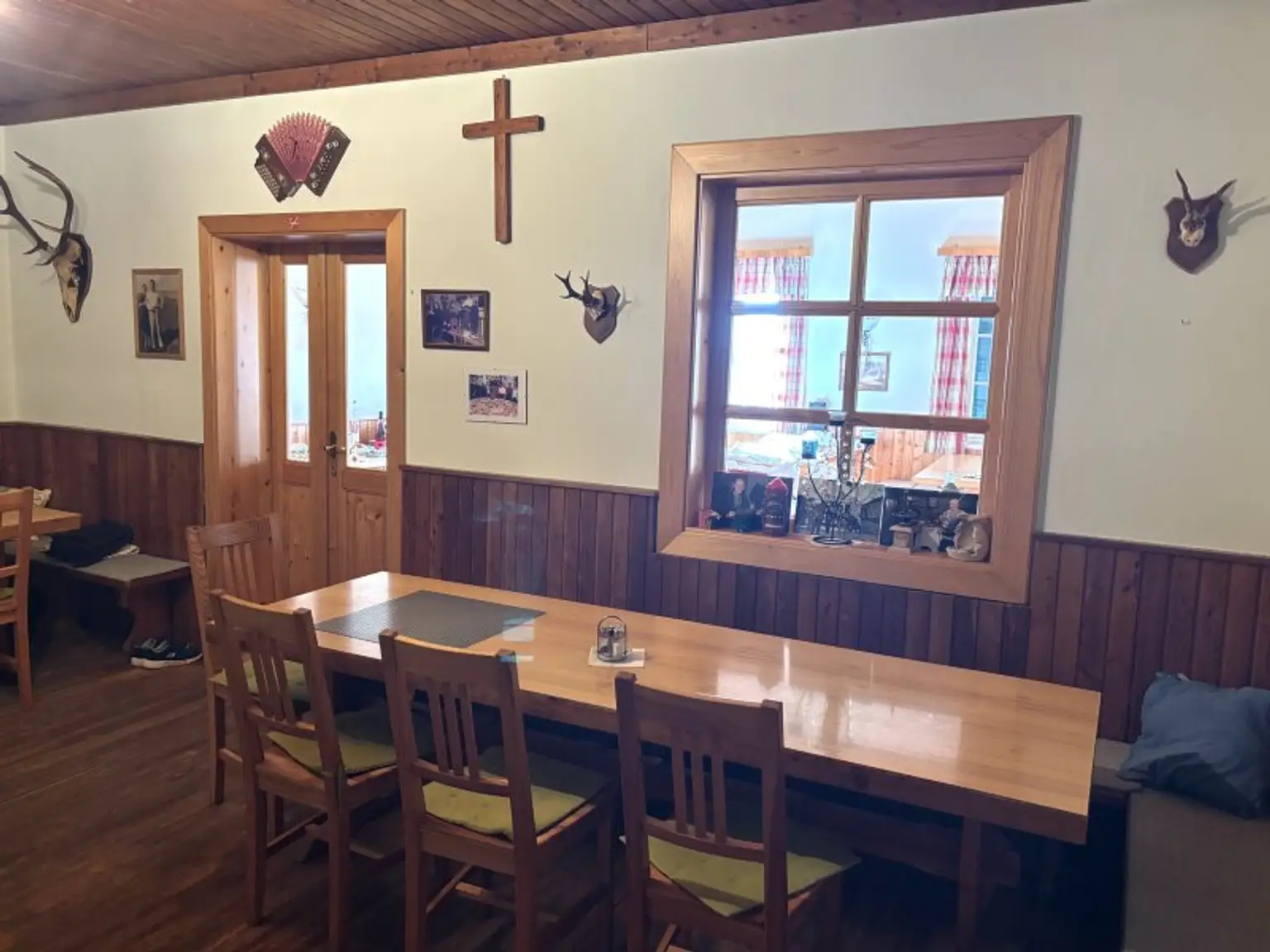 ** LEGENDE IN DER WEINIDYLLE ** D. Ehrensdorf !! Gepflegtes Haus mit ca. 245 m2 Nfl. in gediegener Ortsrandlage - Hauptwohnsitz möglich !!