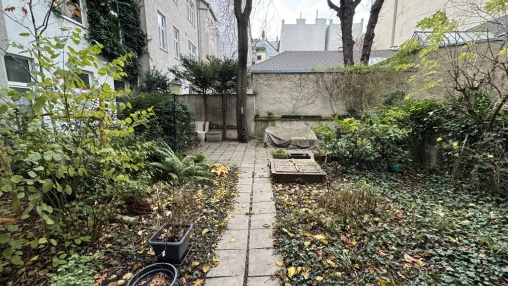 Lage Lage Lage - 99 m² Wohnung mit Potenzial & 4 Zimmern Nähe Kutschkermarkt