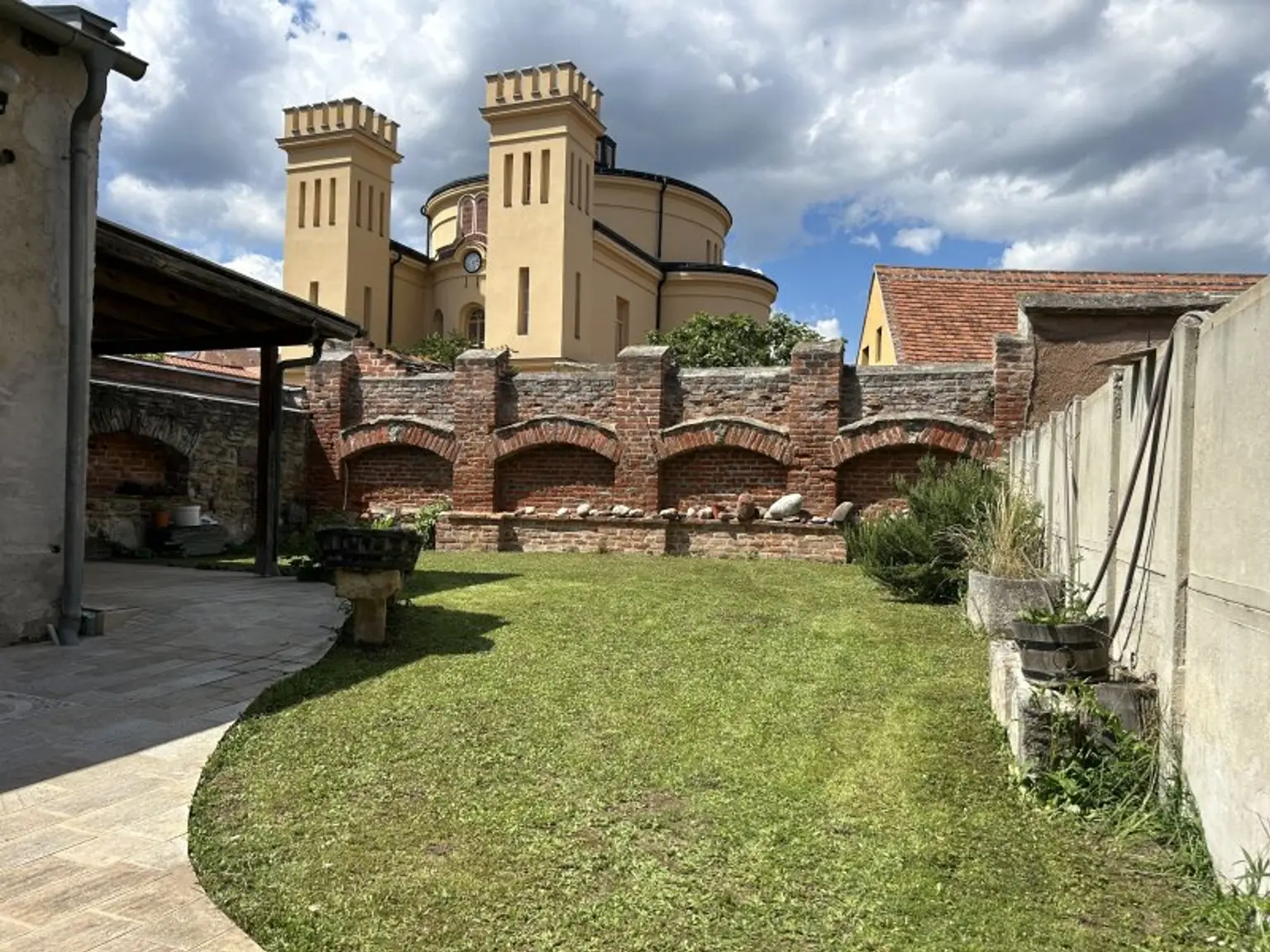 +++ Historisches Mehrfamilienhaus mit Charakter und Potenzial – eines der ältesten Gebäude Kőszegs! +++