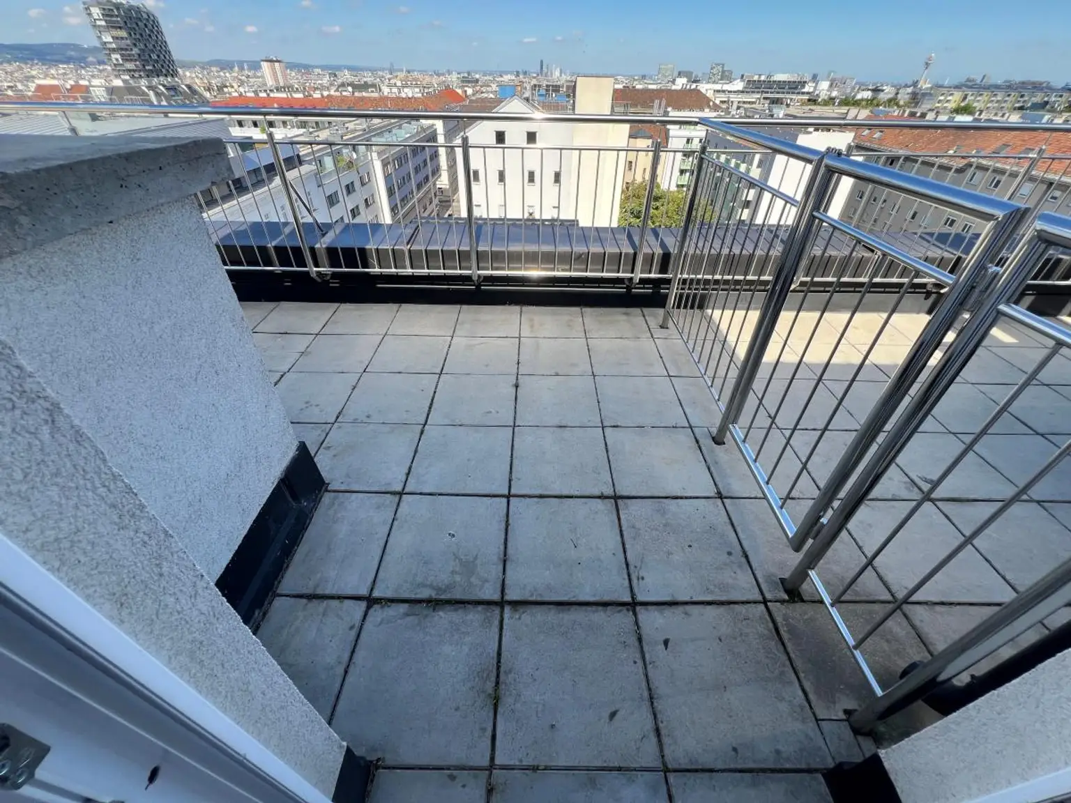 6 | MODERNE Dachgeschosswohnung - Top Zustand, Terrasse mit Ausblick | Prima Service Immobilien