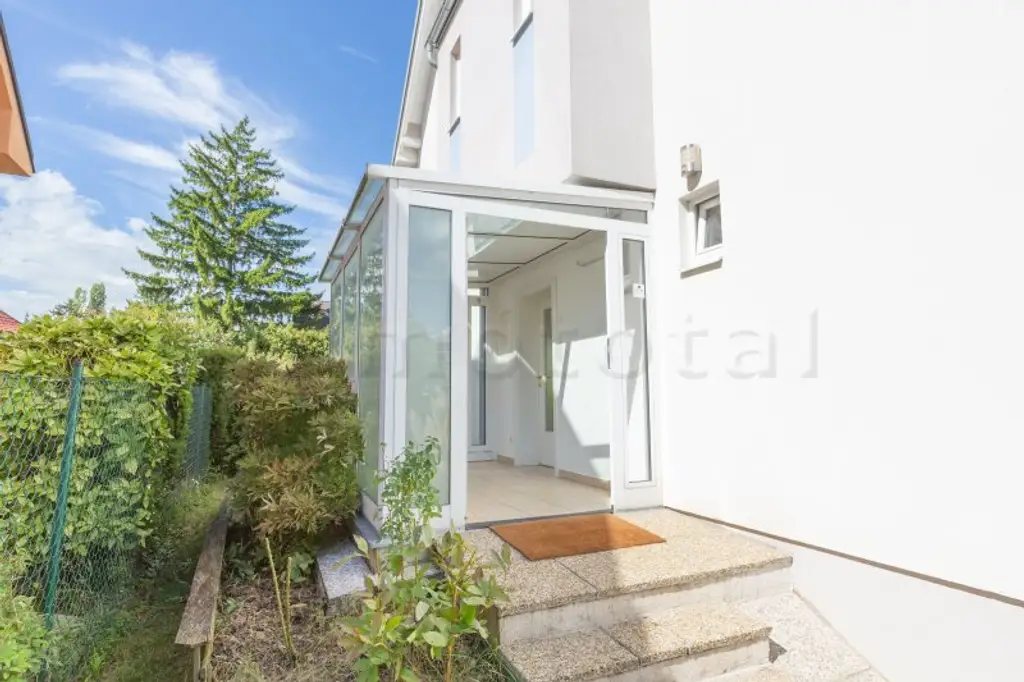 Sonnige moderne Doppelhaushälfte mit wunderschönem Garten