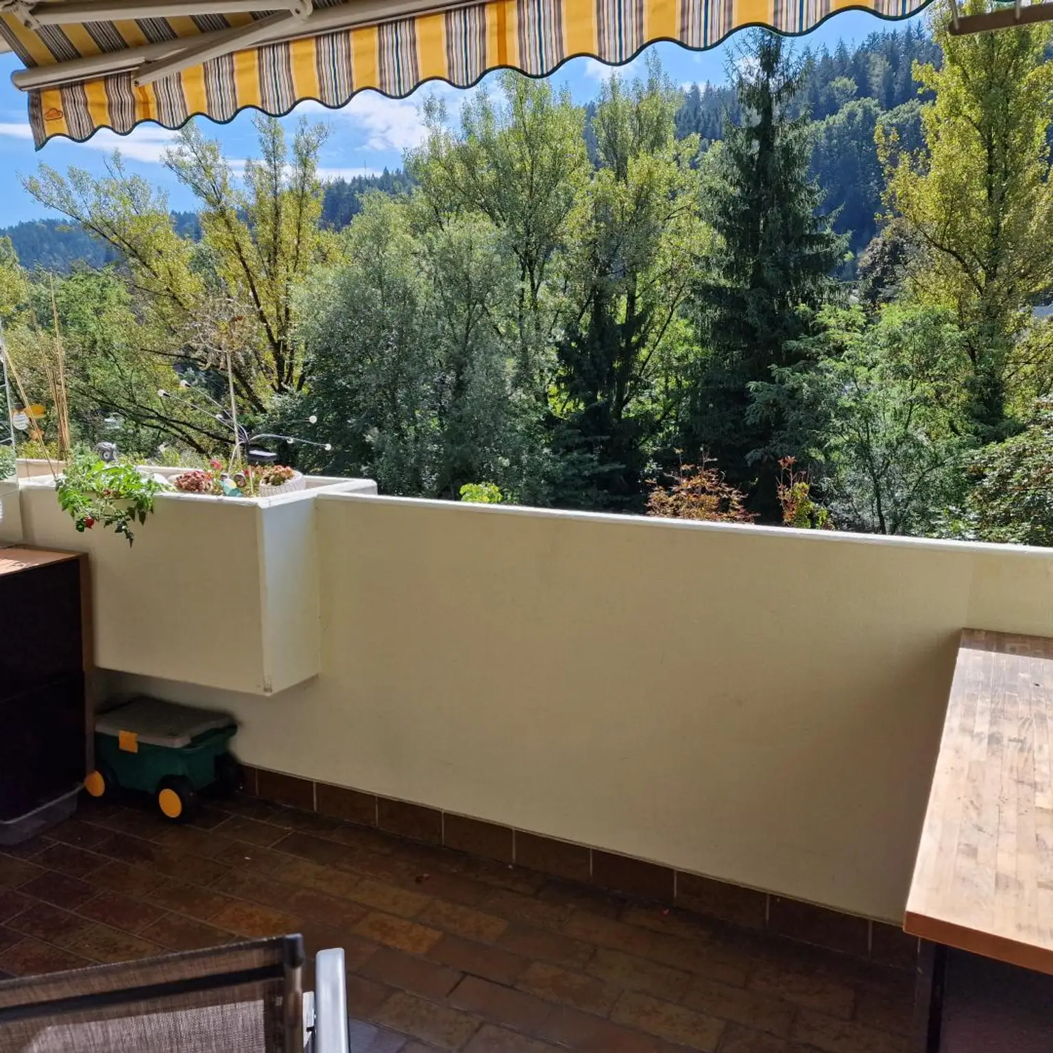 Ruhige und sonnige 4-Zimmer-Wohnung in zentraler Lage!