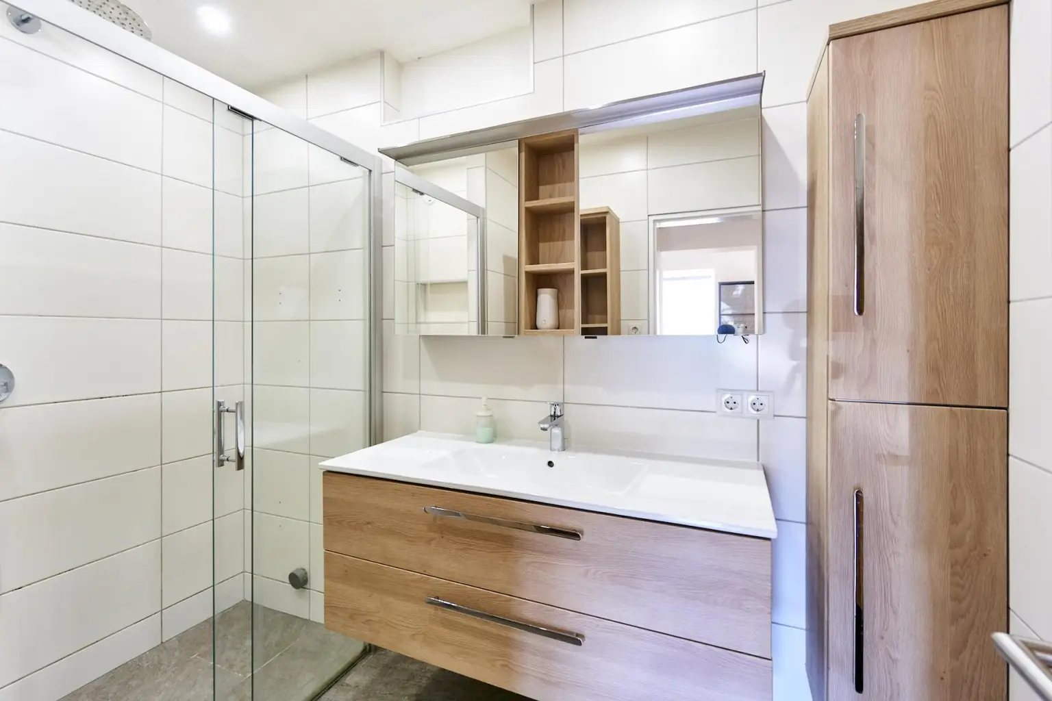 WG-taugliche 6-Zimmer-Wohnung mit Balkon und TG-AP