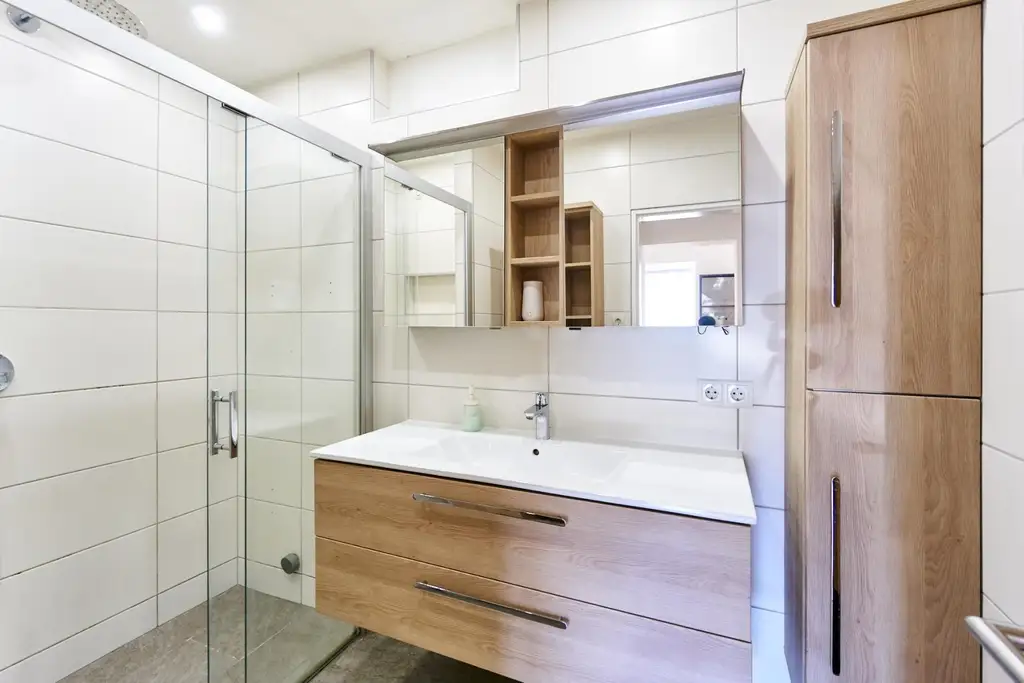 WG-taugliche 6-Zimmer-Wohnung mit Balkon und TG-AP