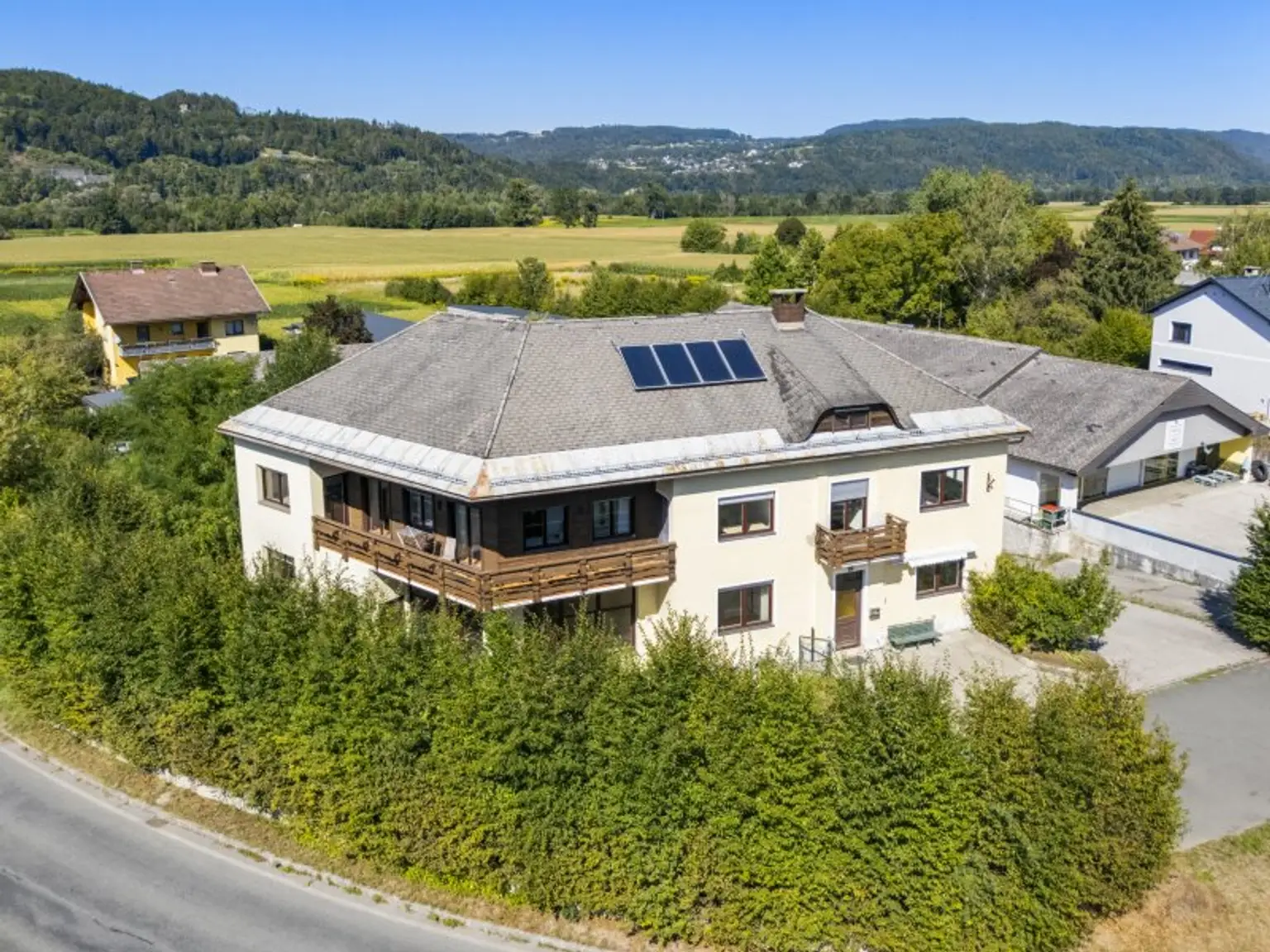 Mehrfamilienwohnhaus mit 400m² mit 2 Wohnungen plus 10 Einzelzimmern Nähe Ratzteich in Kirschentheuer - Ferlach