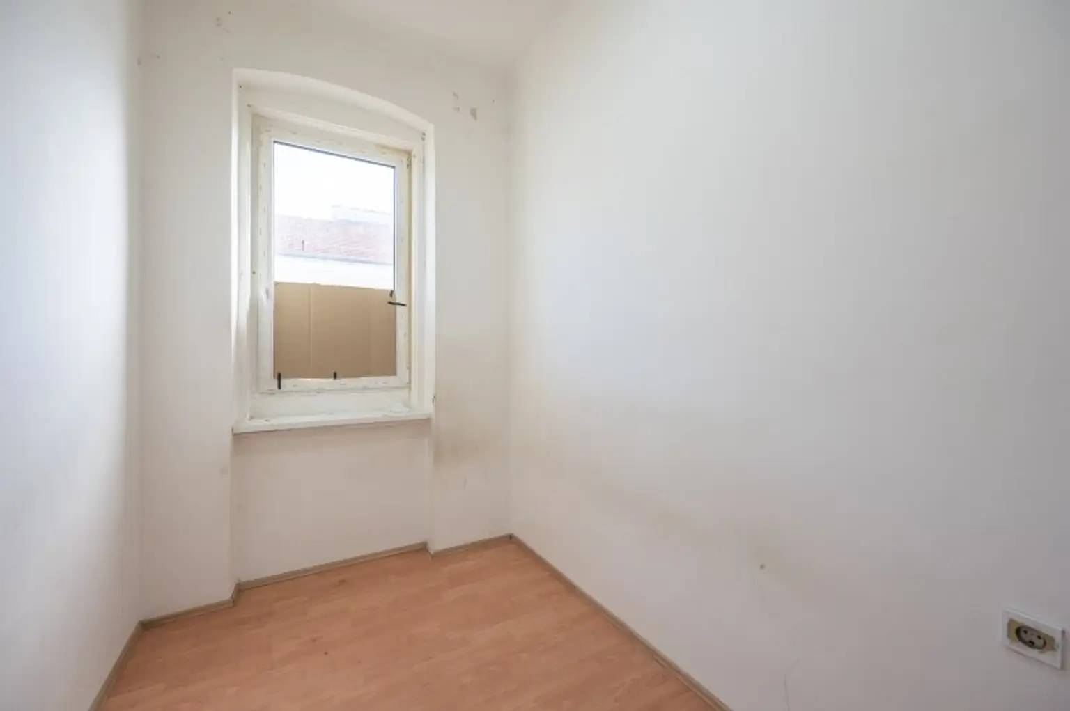 ++NEU++ sanierungsbedürftige 3,5-Zimmer Altbauwohnung