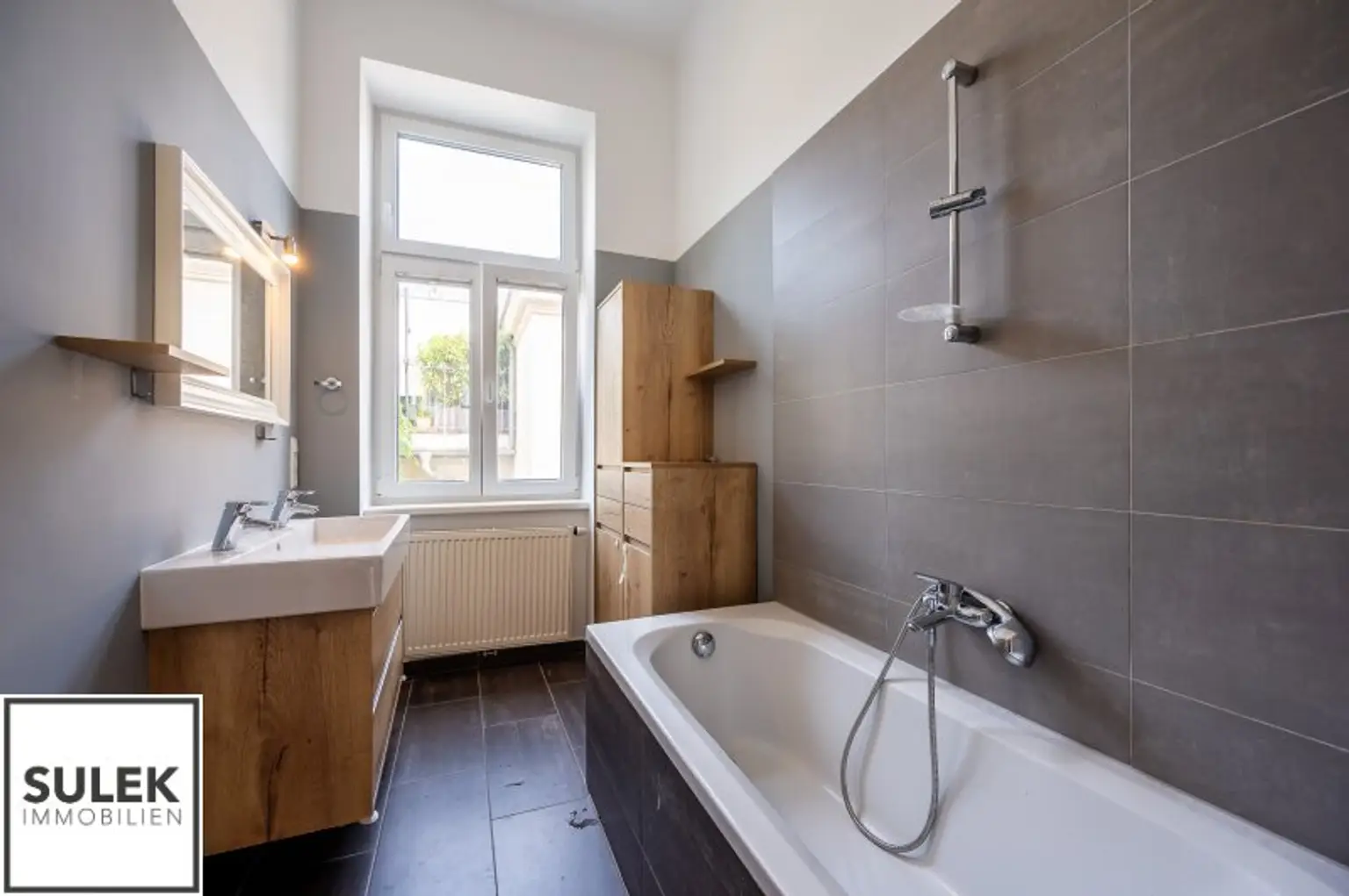 Schönbrunner Allee: 3-Zimmer-Altbauwohnung mit perfekter Aufteilung und Grünblick
