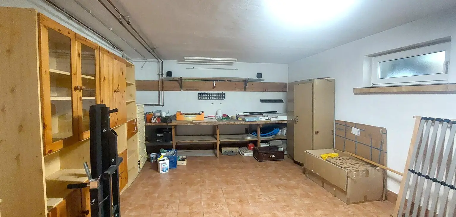 Großzügige Villa mit mehreren Wohneinheiten für viele Nutzungen