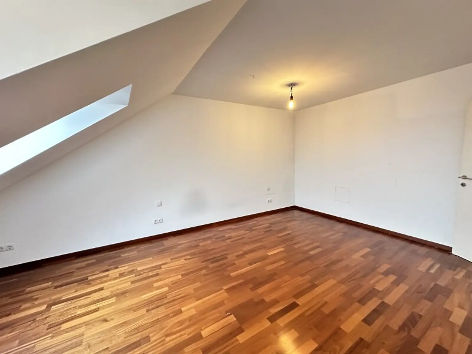 Maisonette mit 3 Zimmer + Galerie und Dachterrasse in 1070 Wien