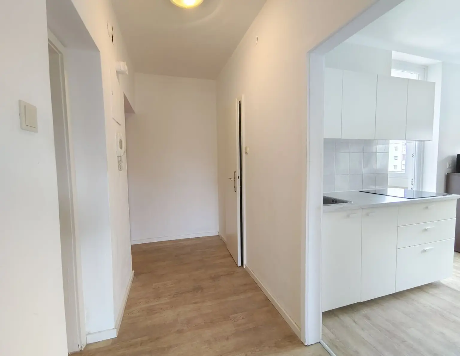 Helle, vermietete Wohnung mit Balkon in sehr guter Lage zu Verkaufen