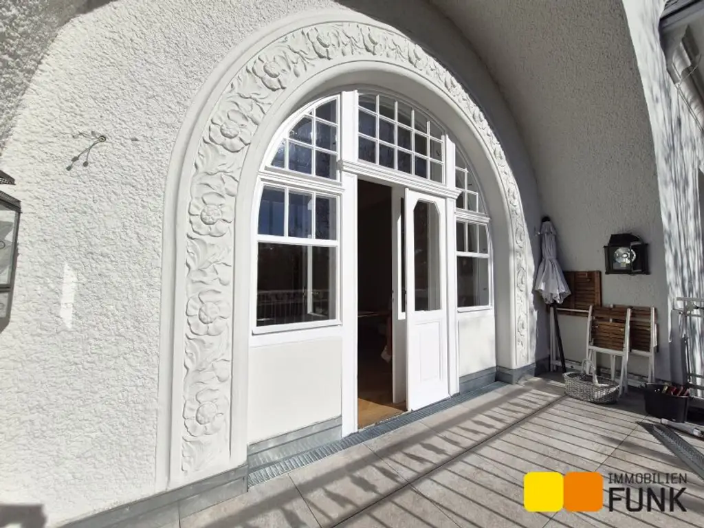 Herrschaftliche 5-Zimmerwohnung mit Balkon