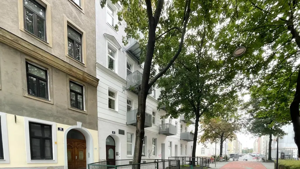 3 Zimmer mit Balkon, komplett neues Bad und WC