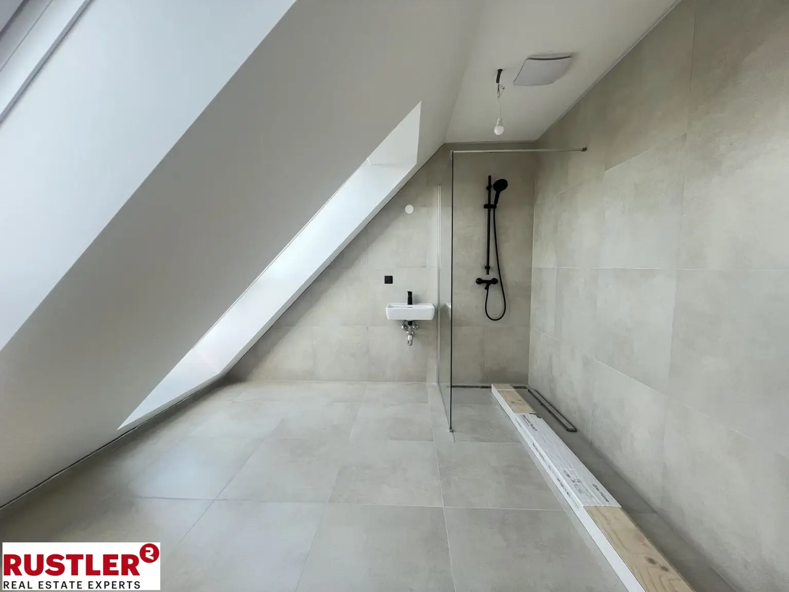 Luxus Penthouse mit sonniger Dachterrasse am Reinlpark | ERSTBEZUG