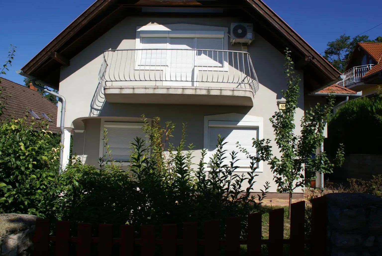 Stilvolles Einfamilienhaus in Hévíz – Modernes Wohnen am Waldrand