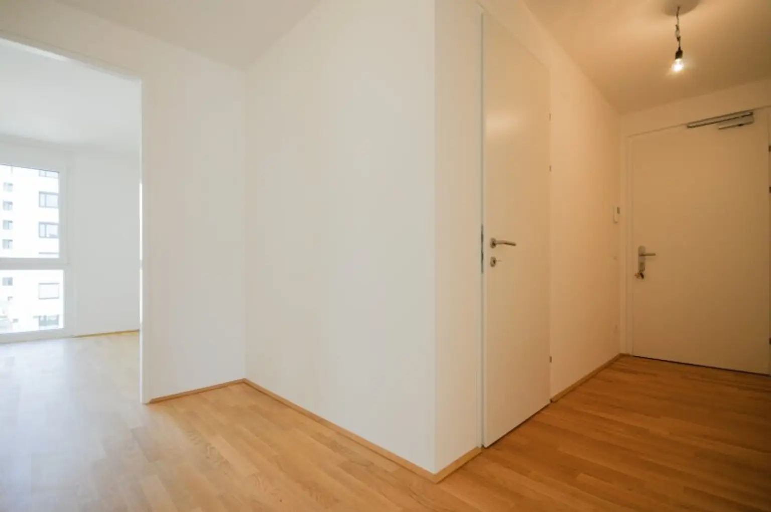 SCHÖNE 2-ZIMMER-WOHNUNG MIT SÜD-BALKON IM ERSTBEZUG