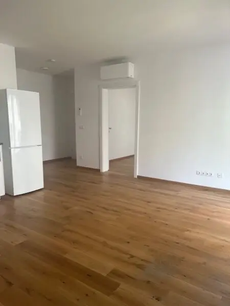 Traumhafte neuwertige 2-Zimmer-Wohnung mit großem Balkon in erstklassiger Lage!