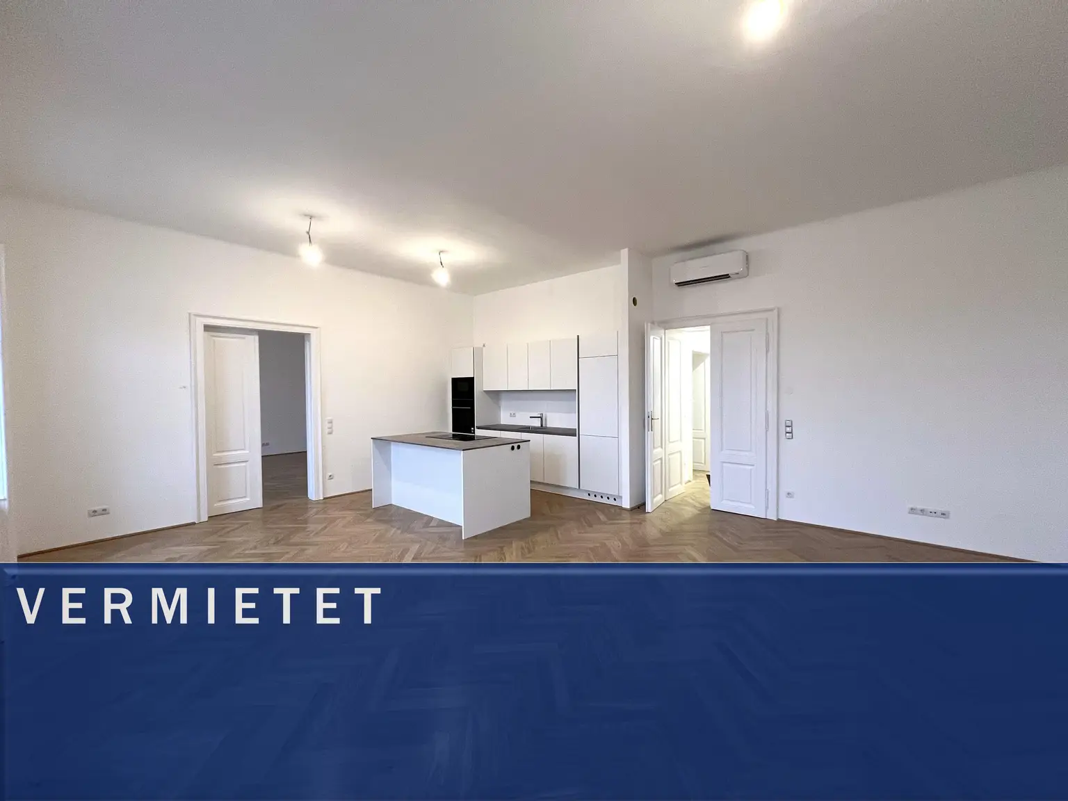 GENERALSANIERT: Klimatisierte 4-Zimmer-Wohnung mit fantastischer Stadtaussicht / Air-conditioned 4-room flat with fantastic city view