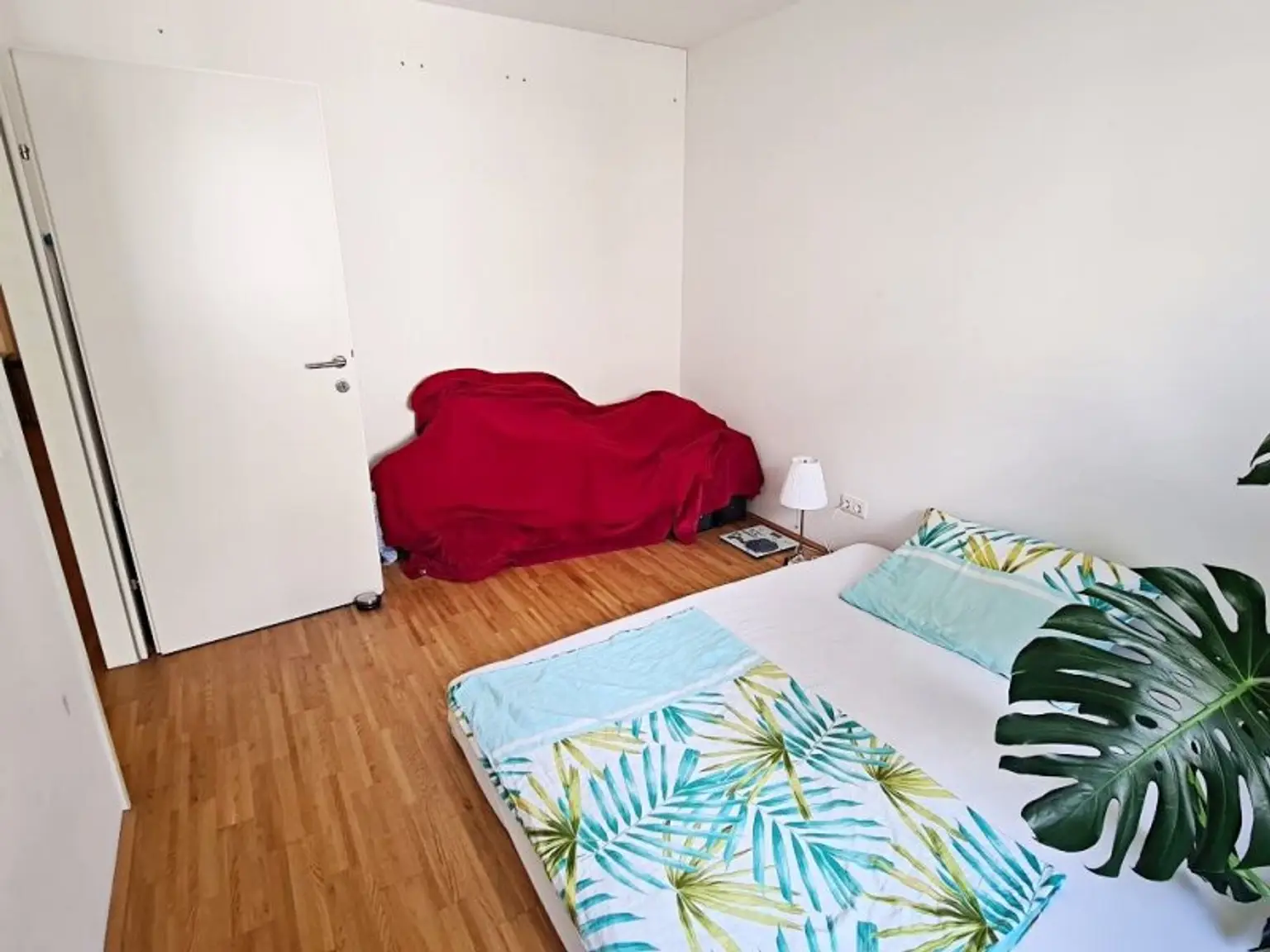 WAGRAMER STRASSE, sonnige 64 m2 Neubau mit 4 m2 Loggia, 3 Zimmer, Komplettküche, Wannenbad, Parketten, U1-Nähe