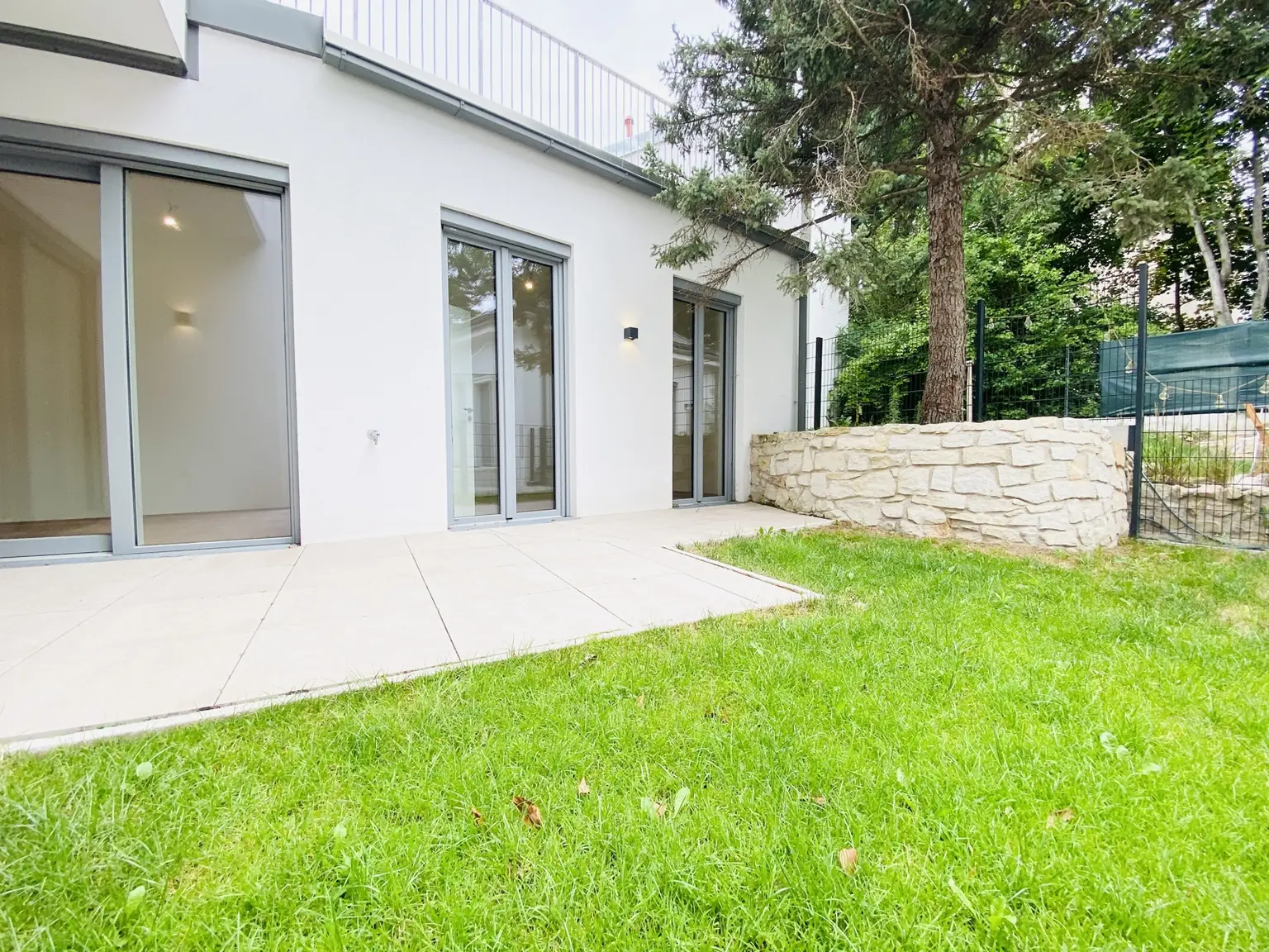 Erstbezug nach Sanierung - hofseitige Gartenwohnung mit Terrasse