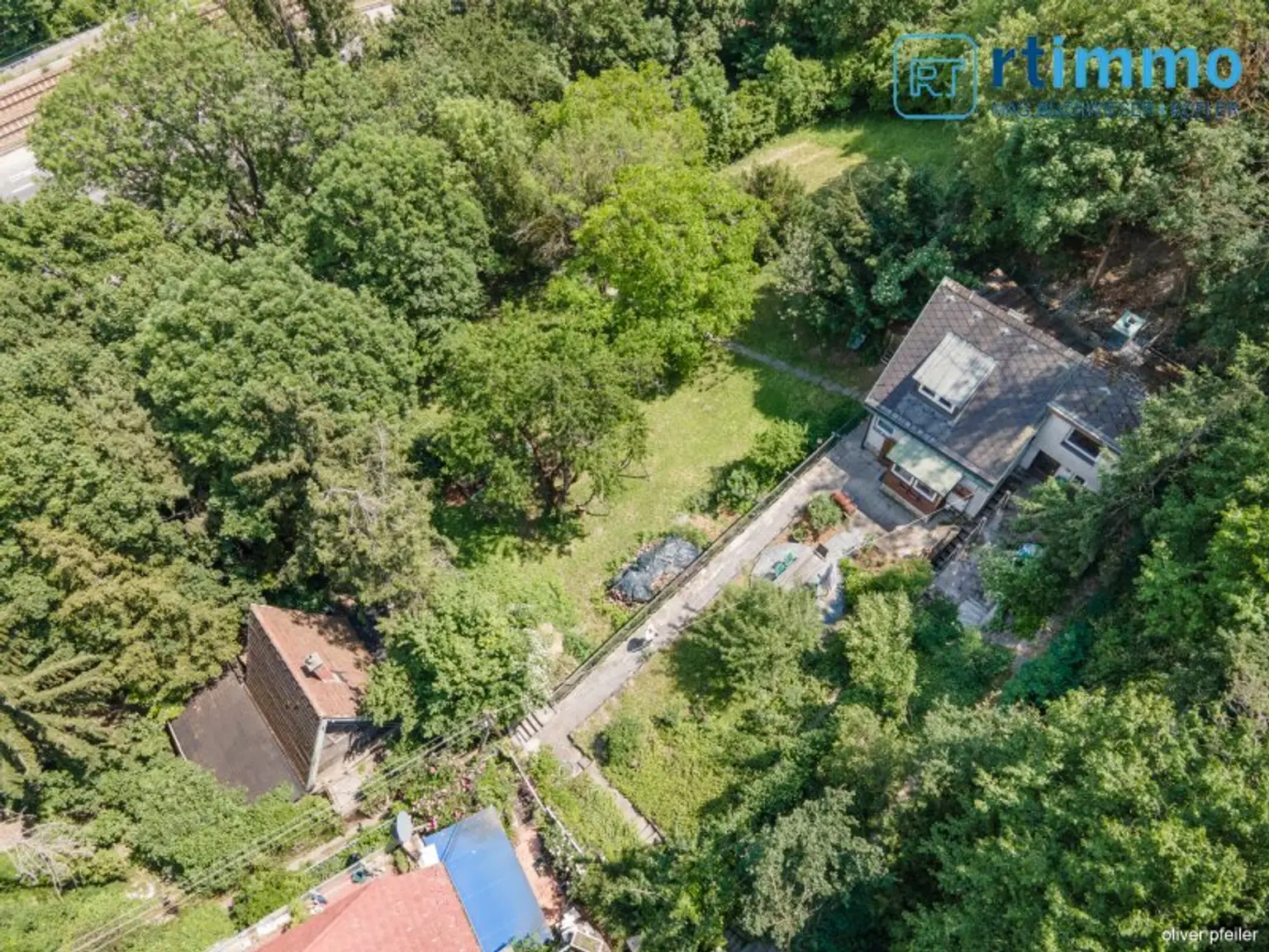 SELTENE GELEGENHEIT AM FUSSE DES KAHLENBERGS: Haus mit 835 qm Eigengrund zu kaufen + ca. 2500 qm anschließenden, sehr günstigen Pachtgrund zu übernehmen!