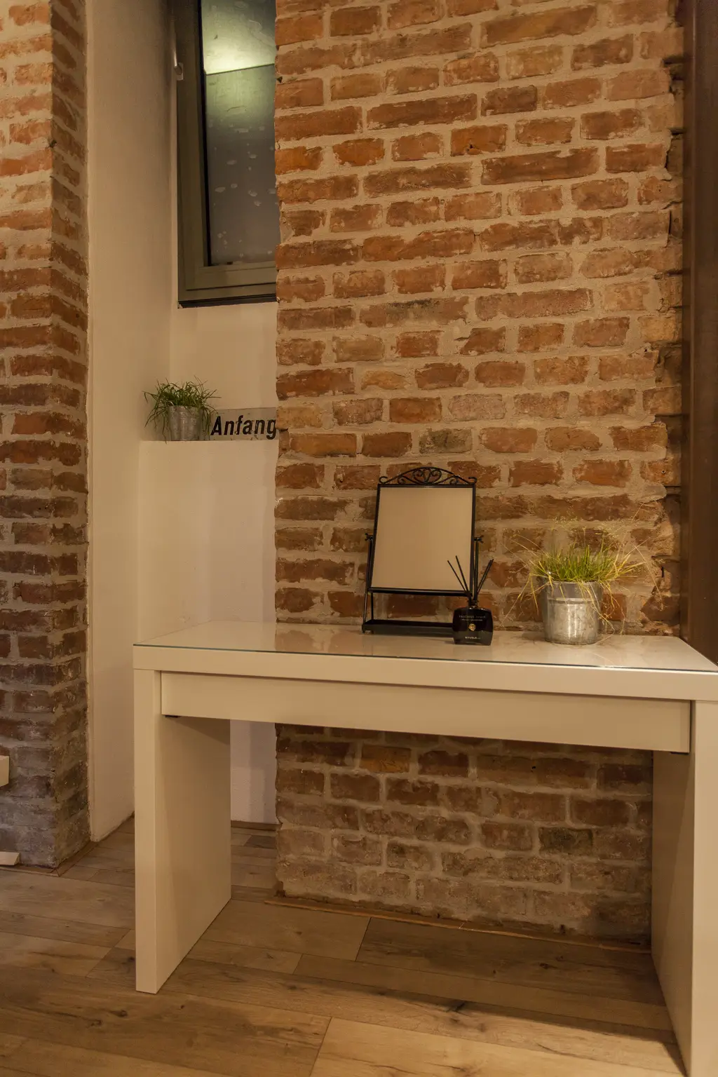 Moderne Souterrain Loft im Altbaustil ~ Kompakt eingerichtet ~ AKH Nähe ~ Gute öffentliche Anbindungen