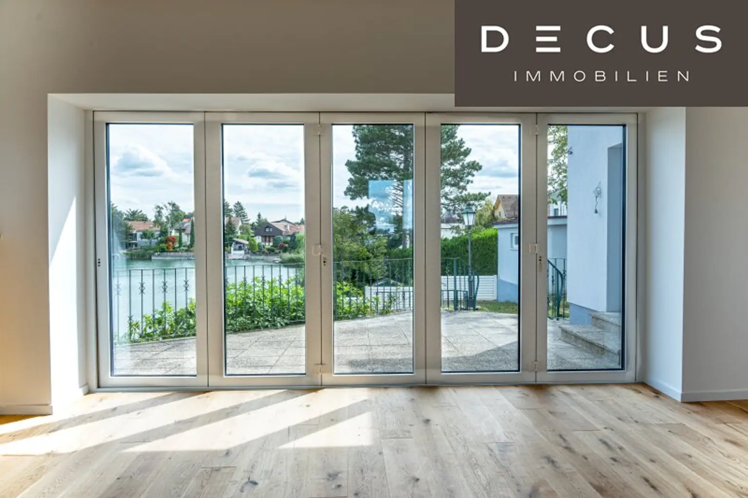 EXKLUSIVES SEEHAUS MIT EIGENEM STEG